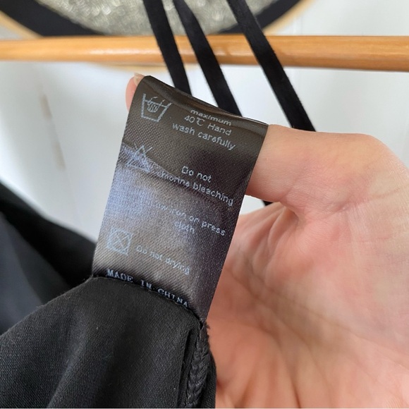 NWT Dark in Love Kiri Top TW395 Black Goth Long Sleeve Gothic Crop Pointed Hem - Picture 11 of 11